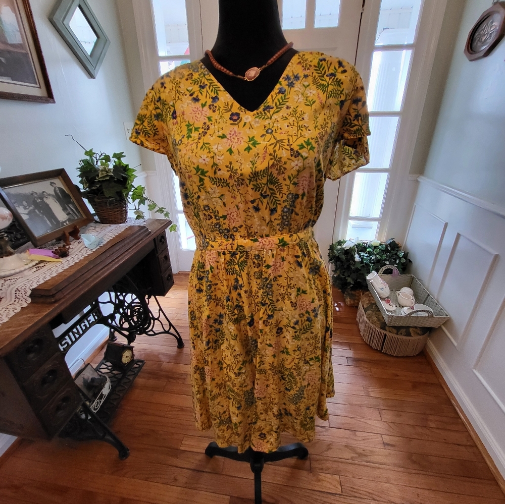 Old Navy Yellow Floral Midi Dress Elastic S Cottagecore Tradwife Spring Easter